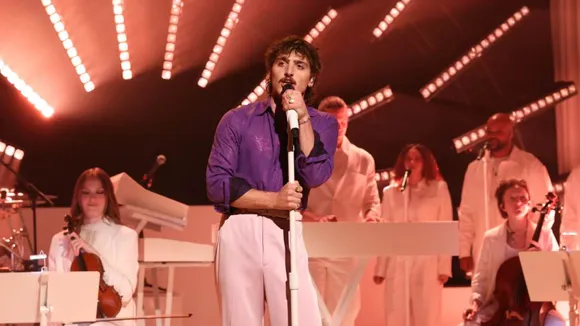 Benson Boone Performs Two Tracks from Upcoming Album During ‘SNL’ Appearance